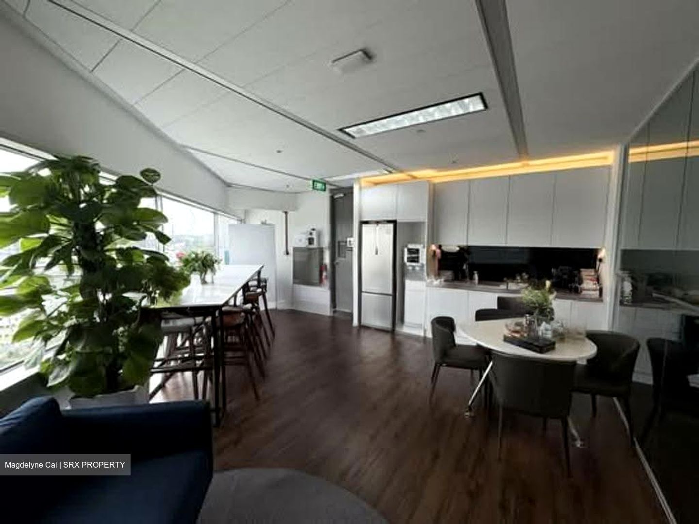 Gateway East (D7), Office #639835941